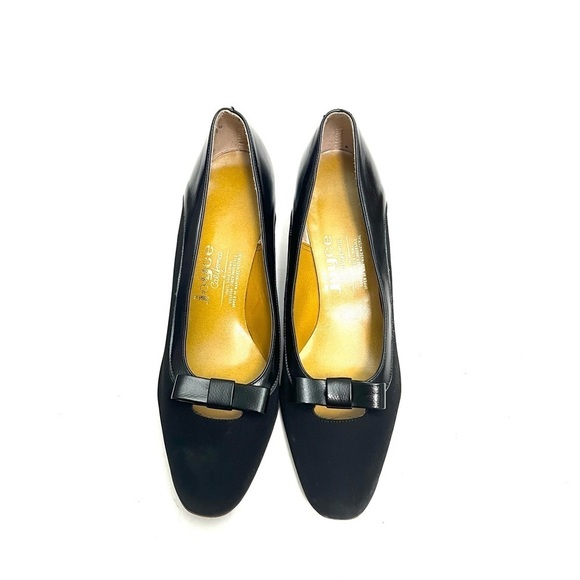 Vintage 1960s black suede leather accent cutout bow kitten heels - Picture 4 of 8